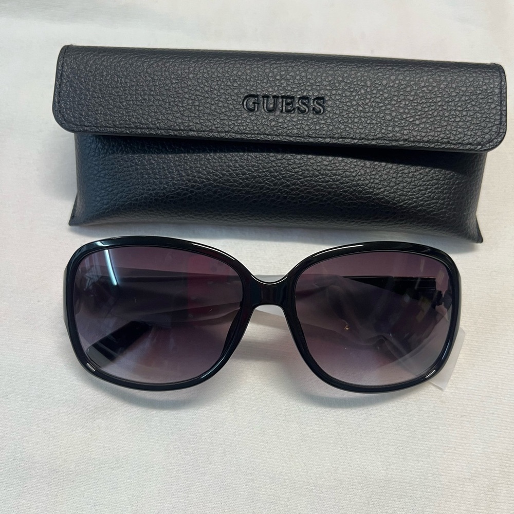 GUESS Black Sunglasses